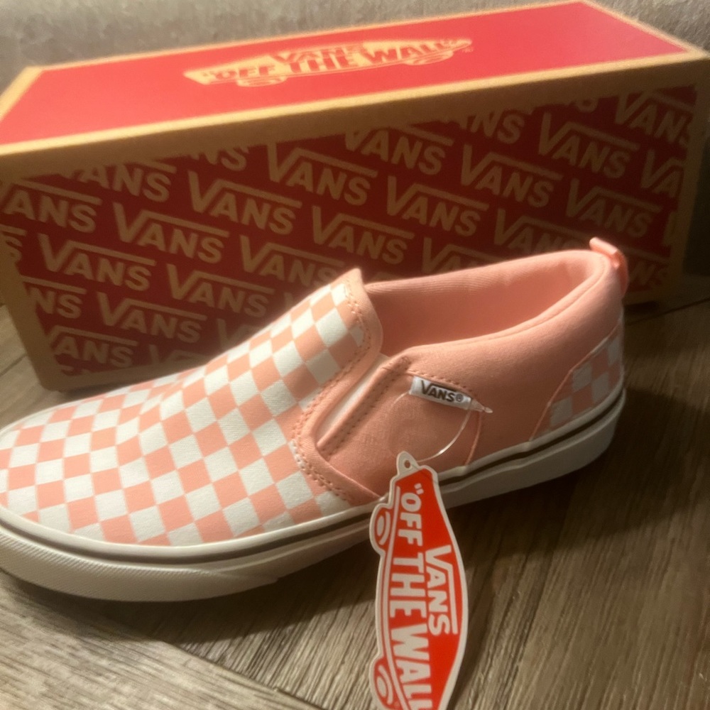 Brand new pink vans women’s 6 (Never worn)